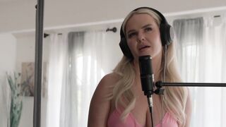 CURVY BLONDE BABE Slimthick Vic Takes On Chris Blaccwood’s Long & Hard Cock